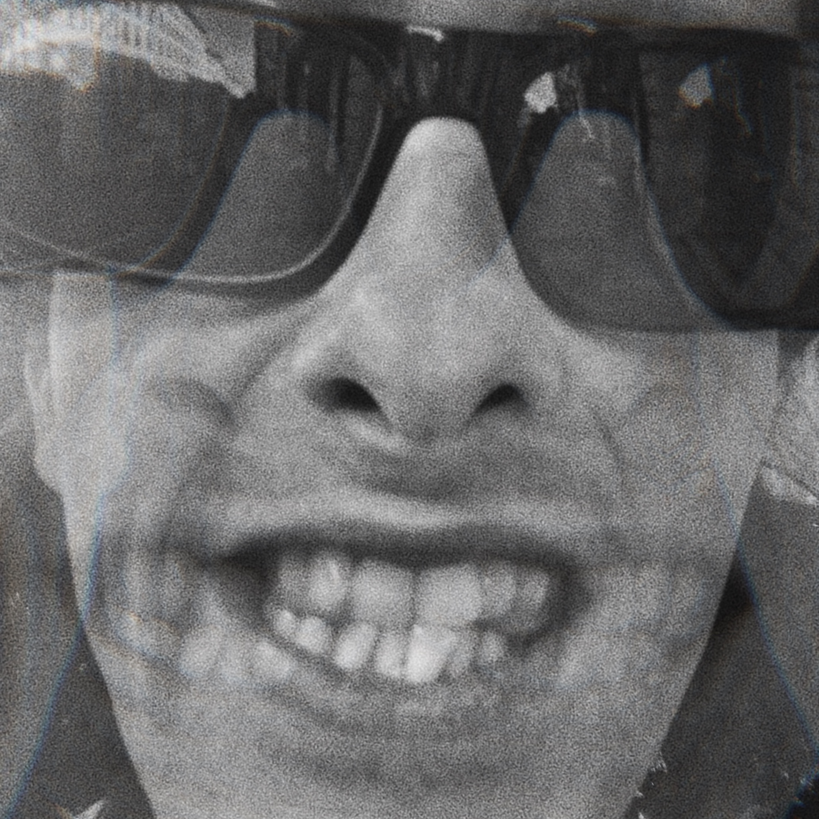 TACØMA omaggia LUCA CARBONI con una reinterpretazione di “CI VUOLE UN FISICO BESTIALE”